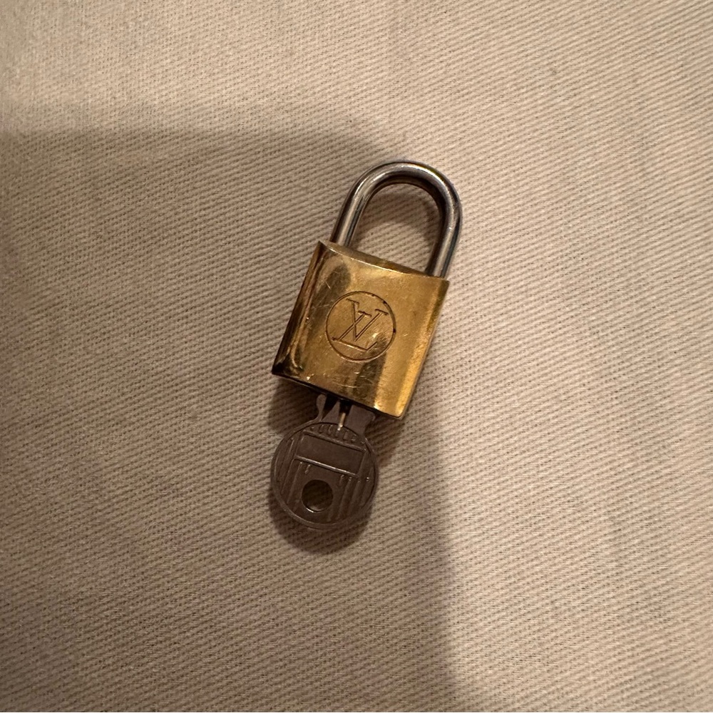 Vintage Two Toned Lock & Key #204
